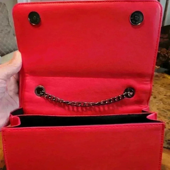⬆️⬆️LOW START 🛑Vegan Red leather with gun metal chain detail - Picture 6 of 7